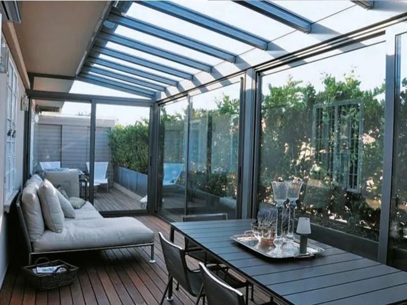 Zona living e dining in veranda