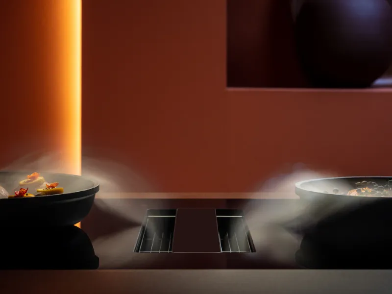Zero, piano cottura in vetroceramica con cappa integrata di Falmec